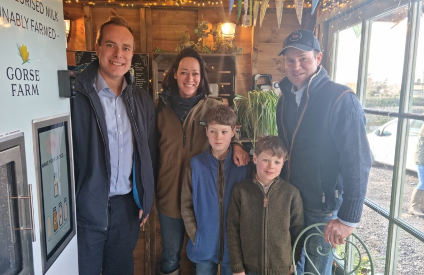 David meets farmers at Inghams Farm in West Hagbourne