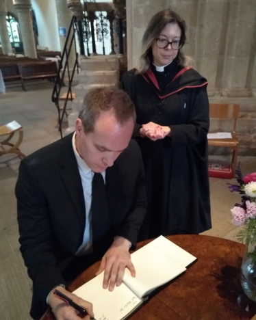 David signs Book of Condolence for the Royal Family