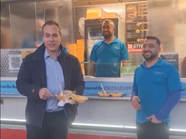 David encourages people to vote for Grove Kebab Van at Kebab Awards 2022