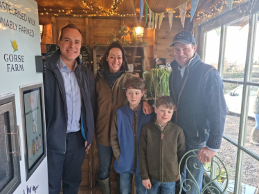 David meets farmers at Inghams Farm in West Hagbourne